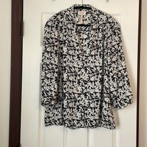 Laundry Blouse size L Black & White floral